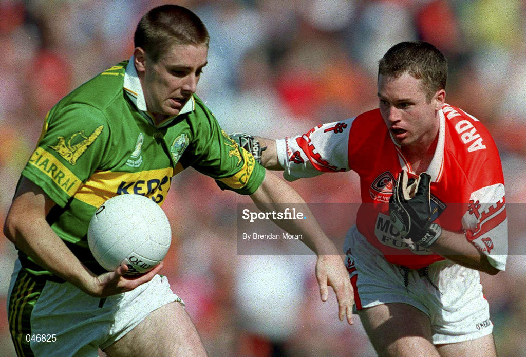2 September 2000; JDarragh O'Se of Kerry in action against Andrew McCann of Armagh during the Bank of Ireland All-Ireland Senior Football Championship Semi-Final Replay match between Kerry and Armagh at Croke Park in Dublin. Photo by Brendan Moran/Sportsfile