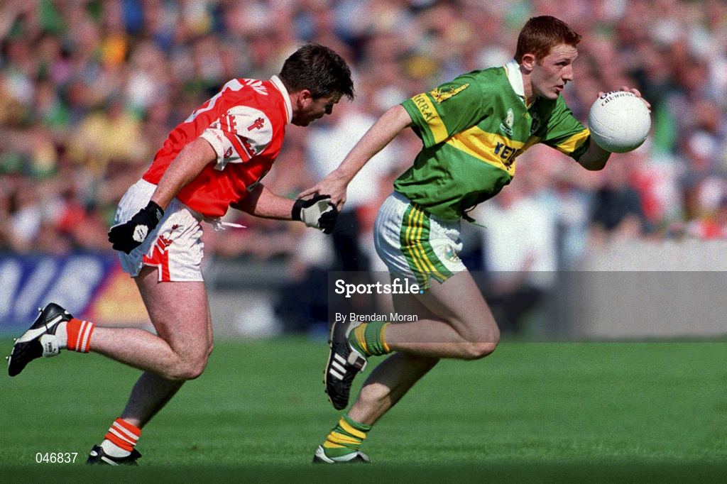 2 September 2000; Noel Kennelly of Kerry in action against Kieran Hughes of Armagh during the Bank of Ireland All-Ireland Senior Football Championship Semi-Final Replay match between Kerry and Armagh at Croke Park in Dublin. Photo by Brendan Moran/Sportsfile