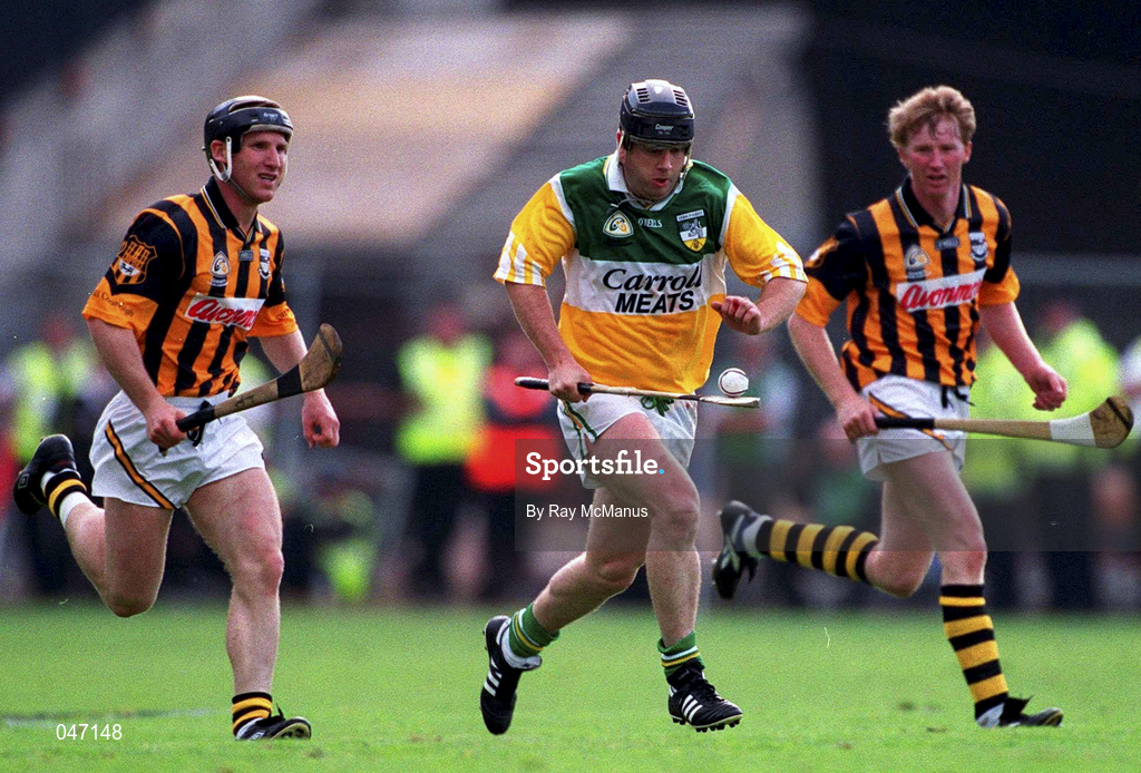 10 September 2000; Joe Errity of Offaly in action against Michael Kavanagh, left, and John Power of Kilkenny during the All-Ireland Senior Hurling Championship Final match between Kilkenny and Offaly at Croke Park in Dublin. Photo by Ray McManus/Sportsfile