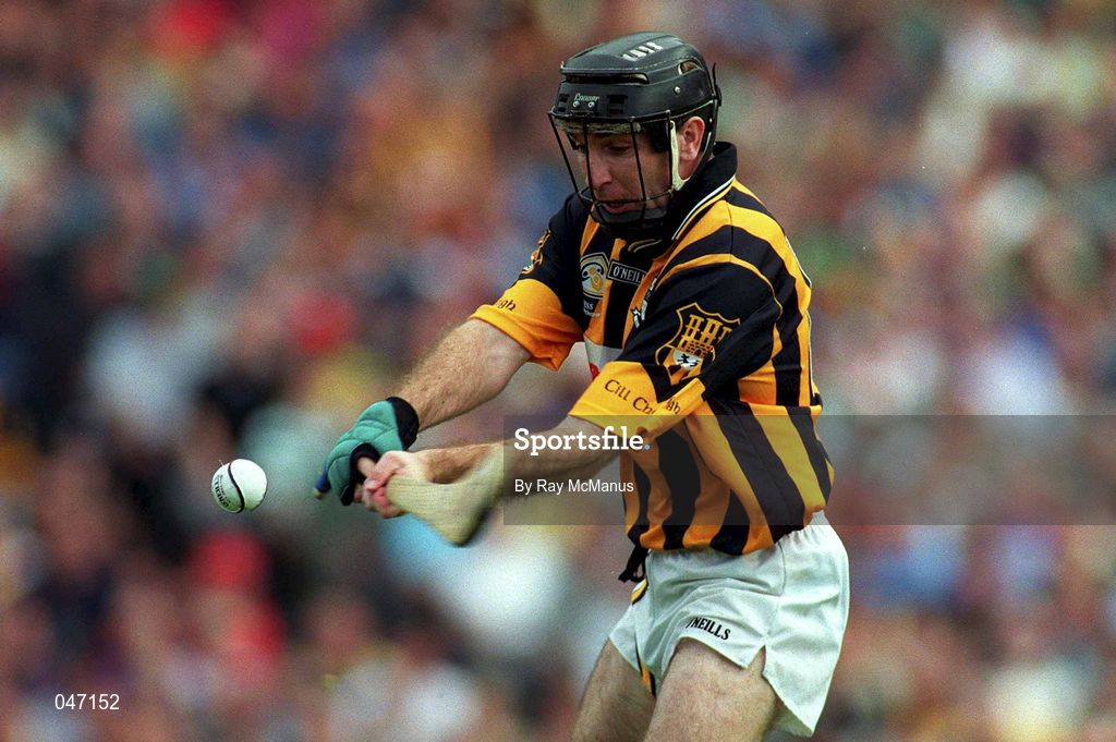 10 September 2000; DJ Carey of Kilkenny scores his side's first goal of the game during the All-Ireland Senior Hurling Championship Final match between Kilkenny and Offaly at Croke Park in Dublin. Photo by Ray McManus/Sportsfile