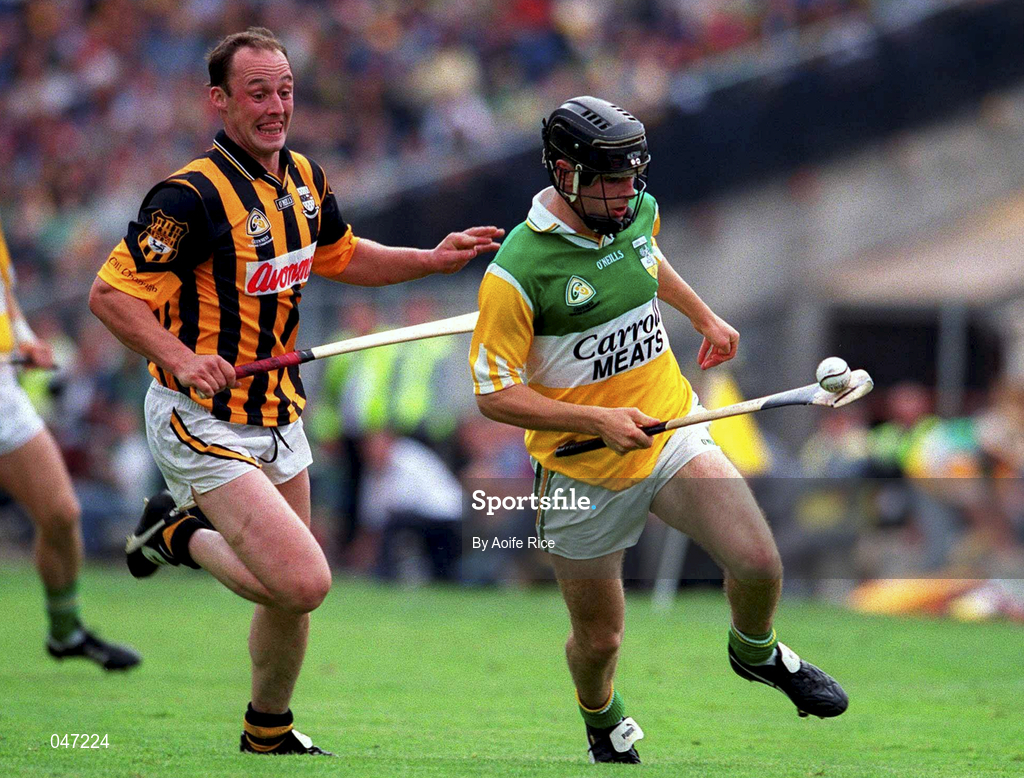 10 September 2000; Brendan Murphy of Offaly in action against Andy Comerford of Kilkenny during the All-Ireland Senior Hurling Championship Final match between Kilkenny and Offaly at Croke Park in Dublin. Photo by Aoife Rice/Sportsfile