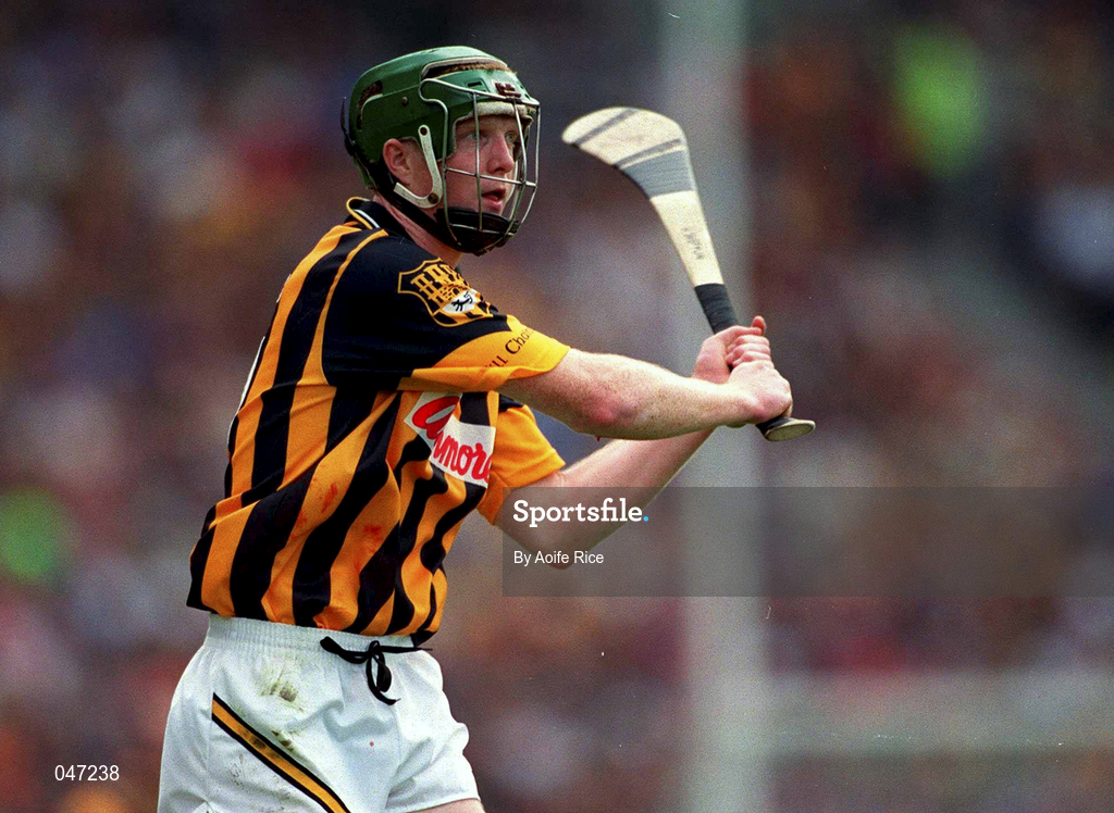 10 September 2000; Henry Shefflin of Kilkenny during the All-Ireland Senior Hurling Championship Final match between Kilkenny and Offaly at Croke Park in Dublin. Photo by Aoife Rice/Sportsfile