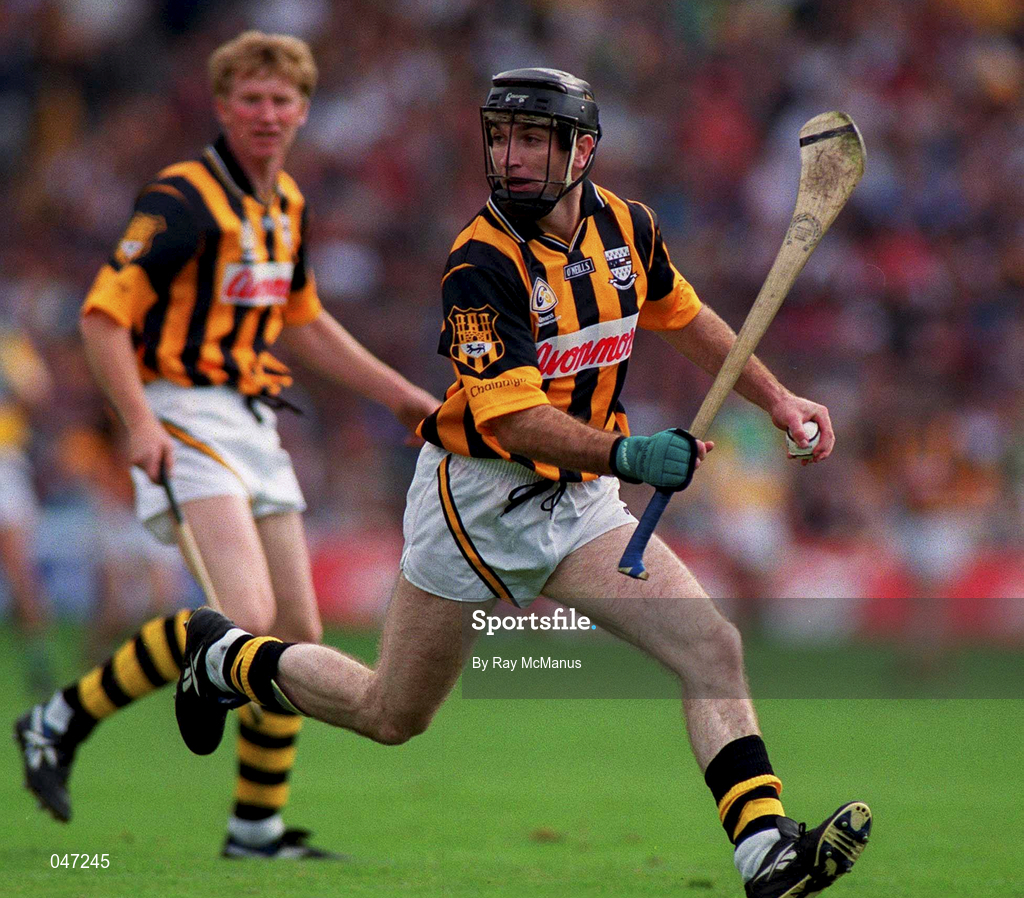 10 September 2000; DJ Carey of Kilkenny during the All-Ireland Senior Hurling Championship Final match between Kilkenny and Offaly at Croke Park in Dublin. Photo by Ray McManus/Sportsfile