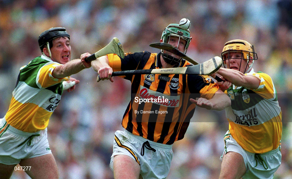 10 September 2000;  Henry Shefflin of Kilkenny breaks the challange from Offaly's Brian Whelahan, left, and Niall Claffey during the All-Ireland Senior Hurling Championship Final match between Kilkenny and Offaly at Croke Park in Dublin. Photo by Damien Eagers/Sportsfile