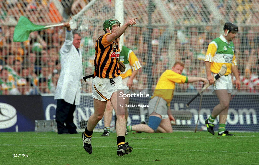 10 September 2000; Henry Shefflin of Kilkenny celebrates after scoring his side's second goal during the All-Ireland Senior Hurling Championship Final match between Kilkenny and Offaly at Croke Park in Dublin. Photo by Damien Eagers/Sportsfile