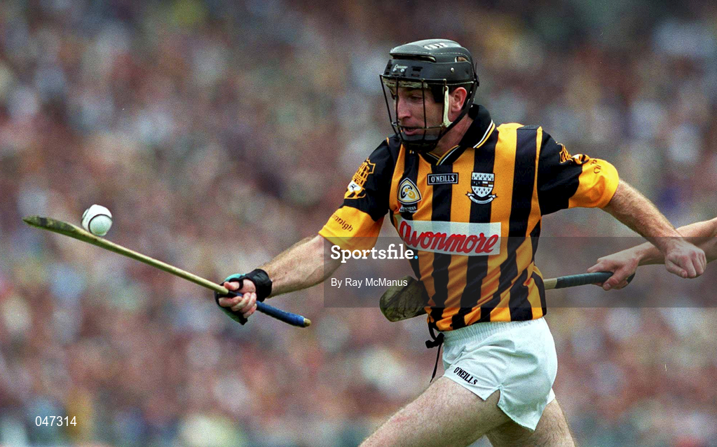 10 September 2000; DJ Carey of Kilkenny during the All-Ireland Senior Hurling Championship Final match between Kilkenny and Offaly at Croke Park in Dublin. Photo by Ray McManus/Sportsfile