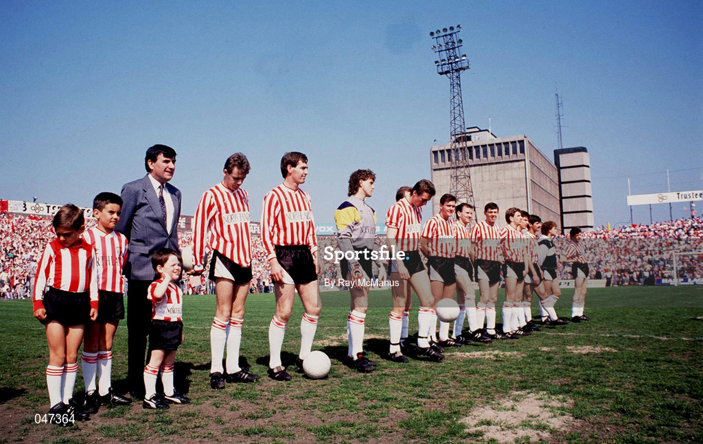 30 April 1989; The Derry City manager Jim McLaughlin lines up along side his team before the start of the Fai Cup Final match between Derry City and Cork City at Dalymount Park in Dublin. Photo by Ray McManus/Sportsfile