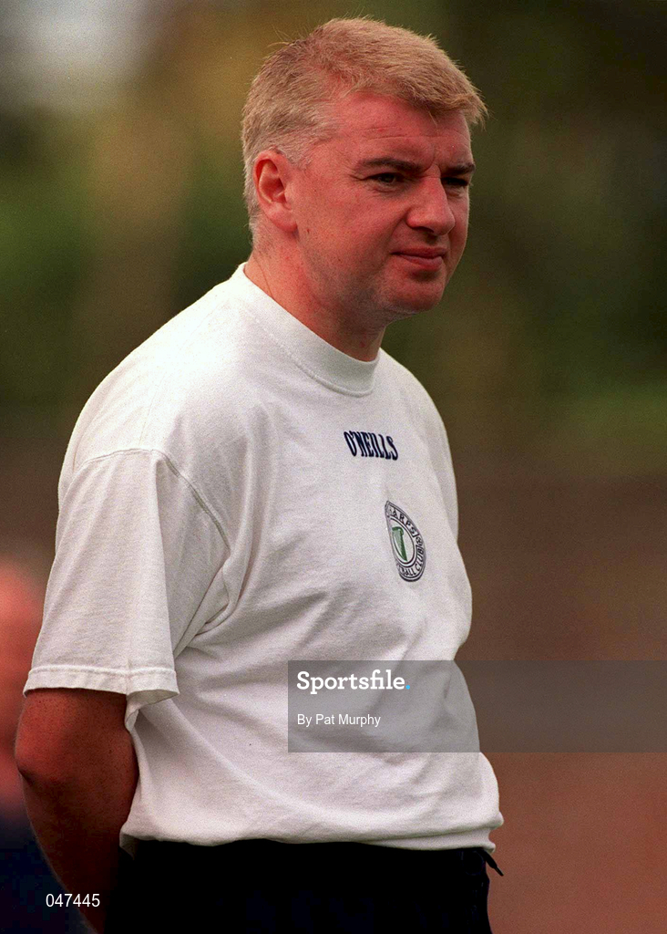10 September 2000; Finn Harps manager Gavin Dykes during the Eircom League Premier Division match between UCD and Finn Harps at Belfield Park in Dublin. Photo by Pat Murphy/Sportsfile