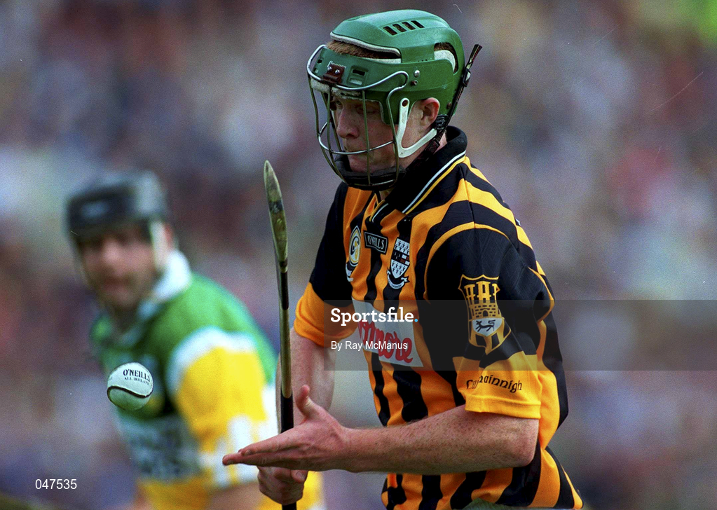 10 September 2000; Henry Shefflin of Kilkenny during the All-Ireland Senior Hurling Championship Final match between Kilkenny and Offaly at Croke Park in Dublin. Photo by Ray McManus/Sportsfile
