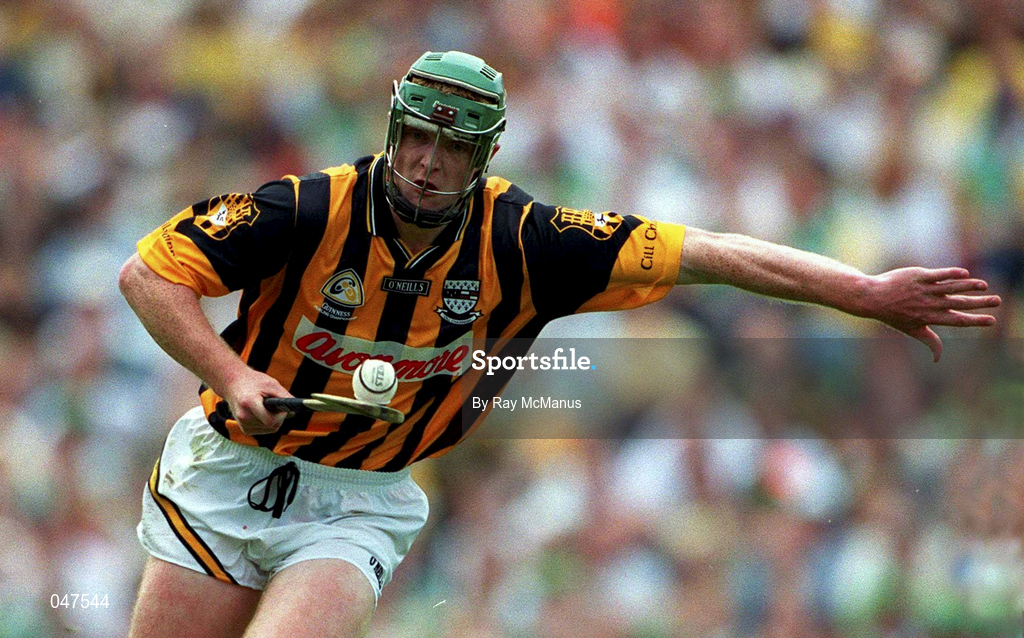 10 September 2000; Henry Shefflin of Kilkenny during the All-Ireland Senior Hurling Championship Final match between Kilkenny and Offaly at Croke Park in Dublin. Photo by Ray McManus/Sportsfile