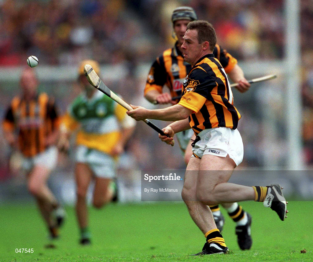 10 September 2000; Charlie Carter of Kilkenny during the All-Ireland Senior Hurling Championship Final match between Kilkenny and Offaly at Croke Park in Dublin. Photo by Ray McManus/Sportsfile