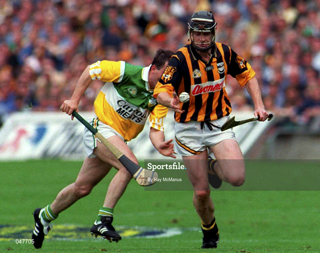 10 September 2000; Peter Barry of Kilkenny during the All-Ireland Senior Hurling Championship Final match between Kilkenny and Offaly at Croke Park in Dublin. Photo by Ray McManus/Sportsfile