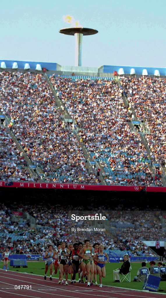 22 September 2000; Ireland's Sonia O'Sullivan (2155) leads the field in front of the Olympic torch during the first of the Women's 5000m heats. Stadium Australia, Sydney Olympic Park. Homebush Bay, Sydney, Australia. Photo by Brendan Moran/Sportsfile
