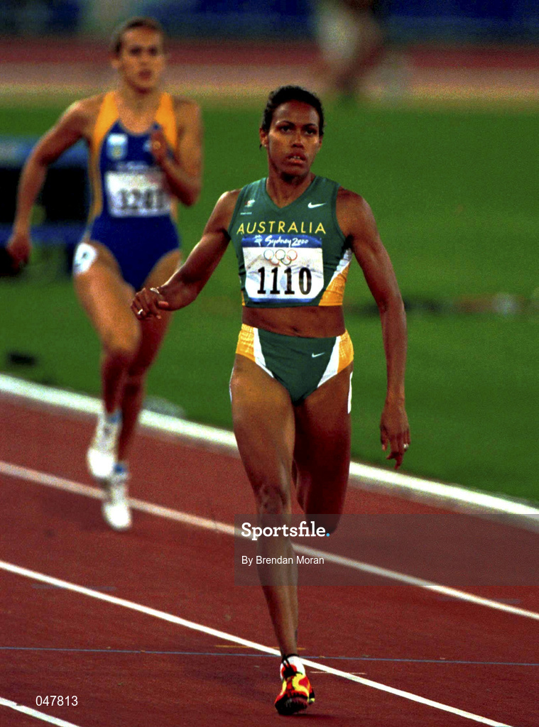 22 September 2000; Australia's Cathy Freeman on her way to winning her heat of the Women's 400m. Stadium Australia, Sydney Olympic Park. Homebush Bay, Sydney, Australia. Photo by Brendan Moran/Sportsfile