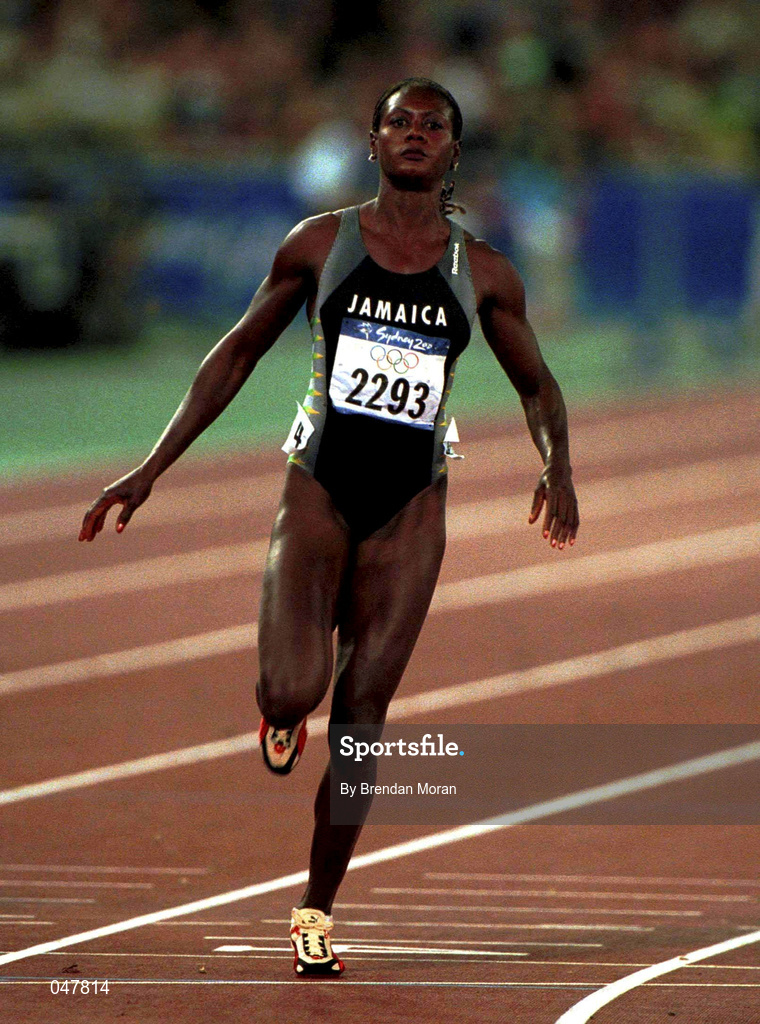 22 September 2000; Jamacica's Merlene Ottey on her way to winning her heat of the Women's 400m. Stadium Australia, Sydney Olympic Park. Homebush Bay, Sydney, Australia. Photo by Brendan Moran/Sportsfile