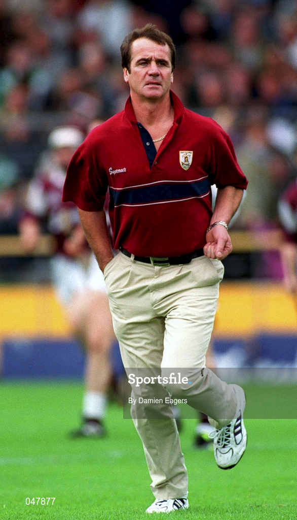 17 September 2000; Galway manager Brendan Lynskey during the All Ireland Under-21 Hurling Championship Final match between Galway and Limerick at Semple Stadium in Thurles, Tipperary. Photo by Damien Eagers/Sportsfile