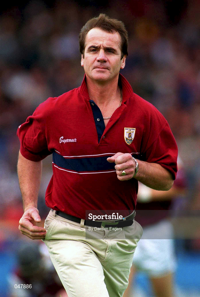 17 September 2000; Galway manager Brendan Lynskey during the All Ireland Under-21 Hurling Championship Final match between Galway and Limerick at Semple Stadium in Thurles, Tipperary. Photo by Damien Eagers/Sportsfile