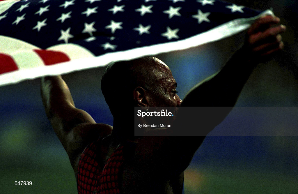 23 September 2000; USA's Maurice Greene celebrates winning the Gold Medal in the Men's 100m Final. Stadium Australia, Sydney Olympic Park. Homebush Bay, Sydney, Australia. Photo by Brendan Moran/Sportsfile