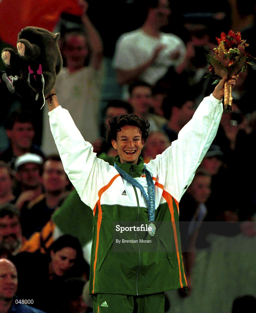 25 September 2000; Ireland's Sonia O'Sullivan with her silver medal after she came second in the Women's 5000m Final. Stadium Australia, Sydney Olympic Park. Homebush Bay, Sydney, Australia.. Photo by Brendan Moran/Sportsfile