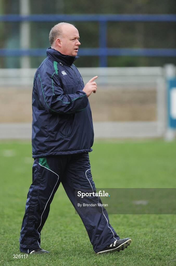 3 November 2008; Head coach Declan Kidney makes a point during Ireland Rugby Squad Training. Donnybrook Stadium, Donnybrook, Dublin. Picture credit: Brendan Moran / SPORTSFILE