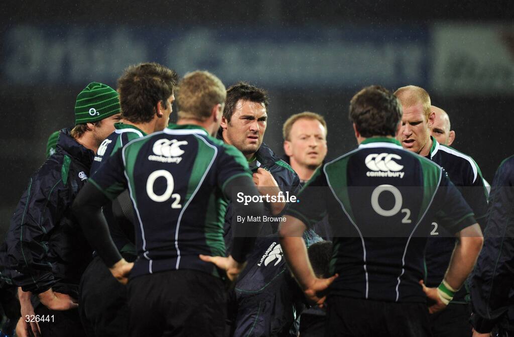 6 November 2008; Tony Buckley, centre, with members of the Ireland rugby squad during training. Thomond Park, Limerick. Picture credit: Matt Browne / SPORTSFILE