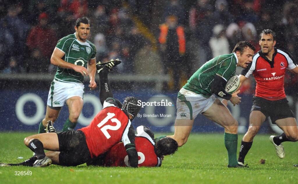 8 November 2008; Ireland's Tommy Bowe is tackled by Canada's Ryan Smith, 12, and Aaron Carpenter. Guinness Autumn Internationals, Ireland v Canada, Thomond Park, Limerick. Picture credit: Brendan Moran / SPORTSFILE