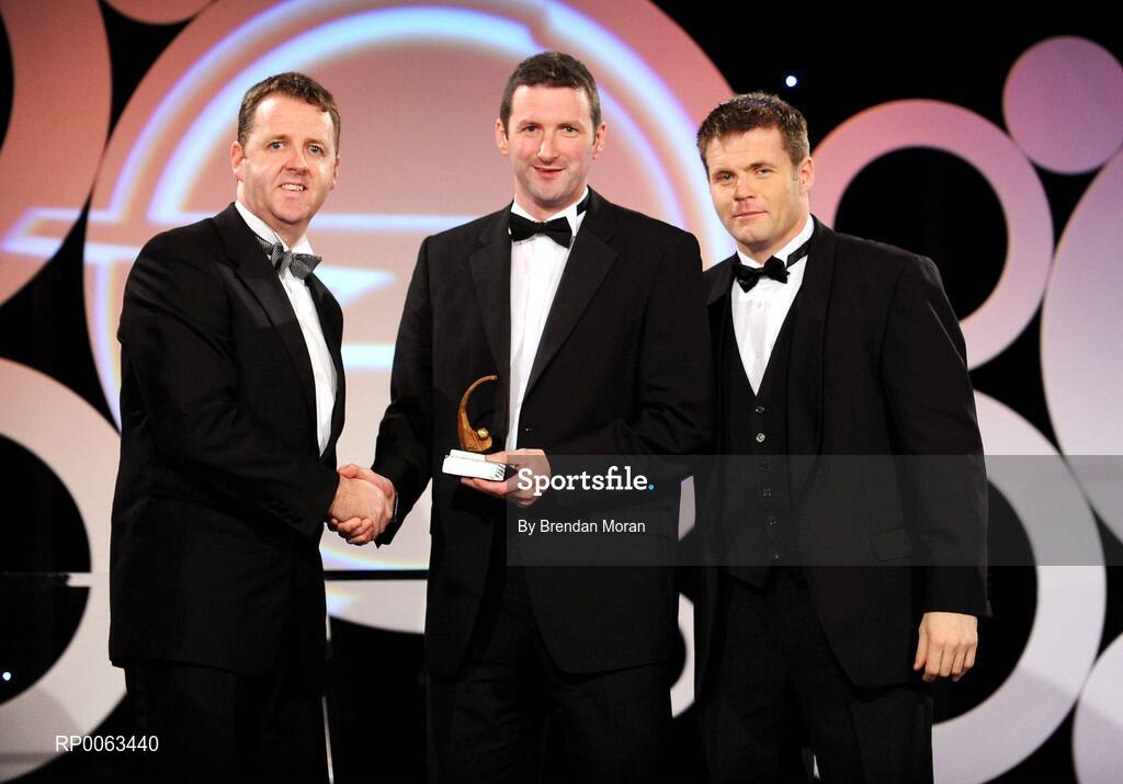 7 November 2008; Brendan Cummins, of Tipperary, is presented with his OPEL GPA award by Dave Sheeran, Managing Director, OPEL Ireland, left, and Dessie Farrell, Chief Executive, Gaelic Players Association, during the 2008 Opel Gaelic Players of the Year awards for Hurling and Football. Citywest Hotel, Conference, Leisure & Golf Resort, Dublin. Picture credit: Brendan Moran / SPORTSFILE