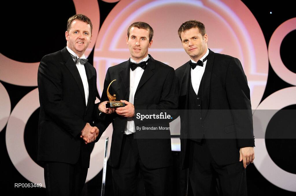 7 November 2008; Ben O'Connor, of Cork, is presented with his OPEL GPA award by Dave Sheeran, Managing Director, OPEL Ireland, left, and Dessie Farrell, Chief Executive, Gaelic Players Association, during the 2008 Opel Gaelic Players of the Year awards for Hurling and Football. Citywest Hotel, Conference, Leisure & Golf Resort, Dublin. Picture credit: Brendan Moran / SPORTSFILE