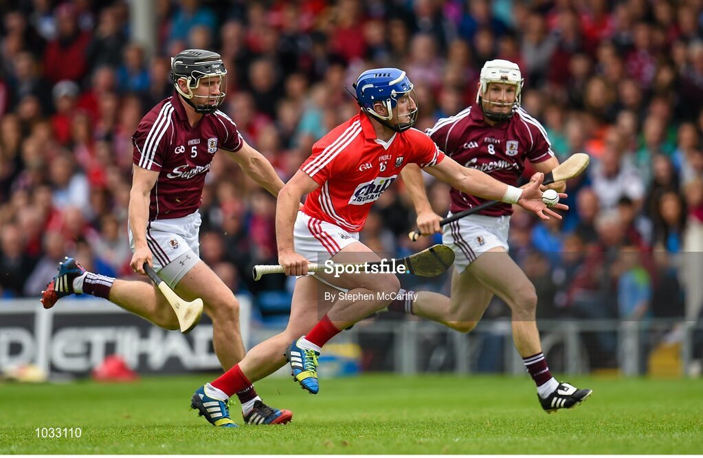 26 July 2015; Patrick Horgan, Cork, in action against Aidan Harte, left, and Andrew Smith, Galway,. GAA Hurling All-Ireland Senior Championship, Quarter-Final, Galway v Cork. Semple Stadium, Thurles, Co. Tipperary. Picture credit: Stephen McCarthy / SPORTSFILE