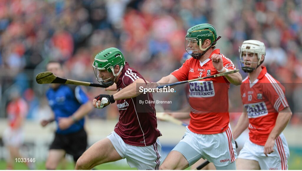 26 July 2015; David Burke, Galway, in action against Brian Murphy, Cork. GAA Hurling All-Ireland Senior Championship, Quarter-Final, Galway v Cork. Semple Stadium, Thurles, Co. Tipperary. Picture credit: Dáire Brennan / SPORTSFILE
