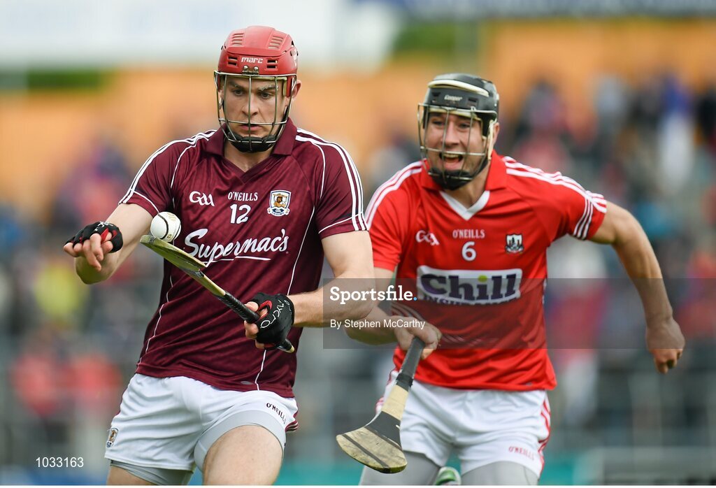 26 July 2015; Jonathan Glynn, Galway, in action against Mark Ellis, Cork. GAA Hurling All-Ireland Senior Championship, Quarter-Final, Galway v Cork. Semple Stadium, Thurles, Co. Tipperary. Picture credit: Stephen McCarthy / SPORTSFILE