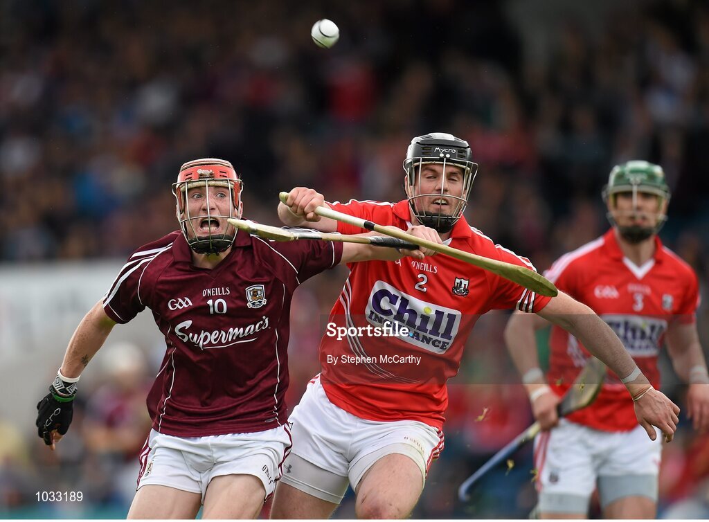 26 July 2015; Conor Whelan, Galway, in action against Shane O’Neill, Cork. GAA Hurling All-Ireland Senior Championship, Quarter-Final, Galway v Cork. Semple Stadium, Thurles, Co. Tipperary. Picture credit: Stephen McCarthy / SPORTSFILE