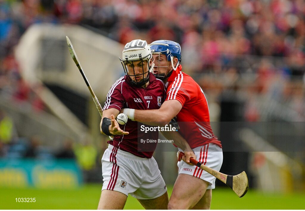 26 July 2015; Aidan Harte, Galway, in action against Patrick Horgan, Cork. GAA Hurling All-Ireland Senior Championship, Quarter-Final, Galway v Cork. Semple Stadium, Thurles, Co. Tipperary. Picture credit: Dáire Brennan / SPORTSFILE