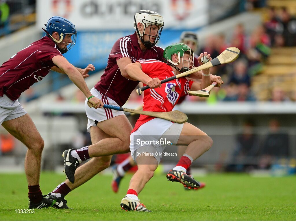 26 July 2015; Alan Cadogan, Cork, in action against Daithí Burke and Johnny Coen, left, Galway. GAA Hurling All-Ireland Senior Championship, Quarter-Final, Galway v Cork. Semple Stadium, Thurles, Co. Tipperary. Picture credit: Piaras Ó Mídheach / SPORTSFILE