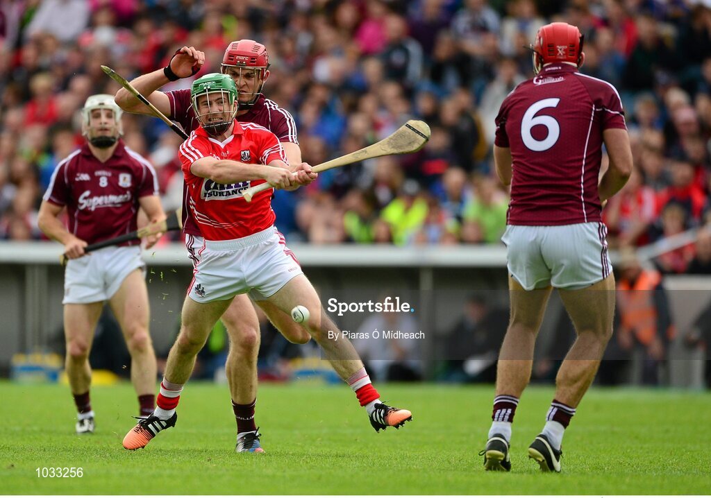 26 July 2015; Daniel Kearney, Cork, in action against Jonthan Glynn, Galway. GAA Hurling All-Ireland Senior Championship, Quarter-Final, Galway v Cork. Semple Stadium, Thurles, Co. Tipperary. Picture credit: Piaras Ó Mídheach / SPORTSFILE