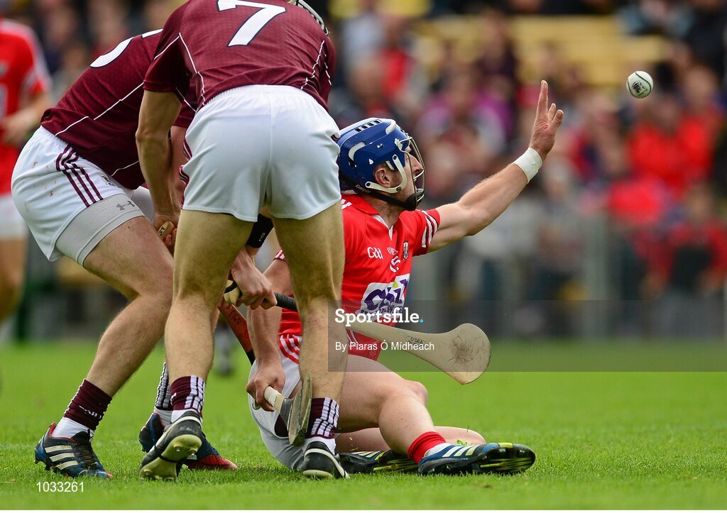 26 July 2015; Patrick Horgan, Cork, in action against Johnny Coen, right, and Aidan Harte, 7, Galway. GAA Hurling All-Ireland Senior Championship, Quarter-Final, Galway v Cork. Semple Stadium, Thurles, Co. Tipperary. Picture credit: Piaras Ó Mídheach / SPORTSFILE
