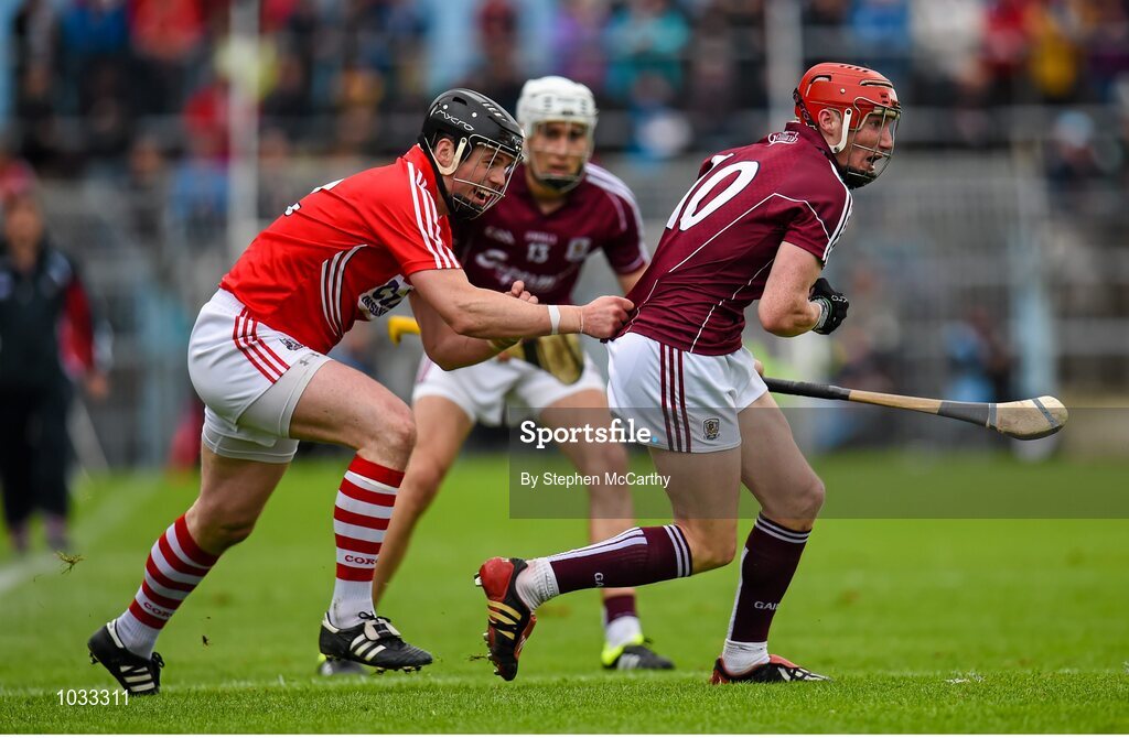26 July 2015; Conor Whelan, Galway, in action against Shane O’Neill, Cork. GAA Hurling All-Ireland Senior Championship, Quarter-Final, Galway v Cork. Semple Stadium, Thurles, Co. Tipperary. Picture credit: Stephen McCarthy / SPORTSFILE