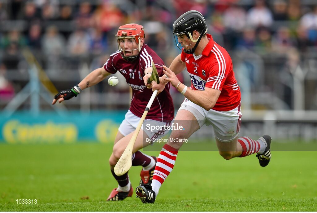 26 July 2015; Shane O’Neill, Cork, in action against Conor Whelan, Galway. GAA Hurling All-Ireland Senior Championship, Quarter-Final, Galway v Cork. Semple Stadium, Thurles, Co. Tipperary. Picture credit: Stephen McCarthy / SPORTSFILE