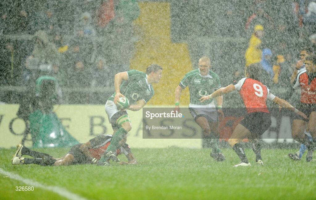 8 November 2008; Brian O'Driscoll, Ireland, prepares to pass to team-mate Keith Earls during a hail shower. Guinness Autumn Internationals, Ireland v Canada, Thomond Park, Limerick. Picture credit: Brendan Moran / SPORTSFILE