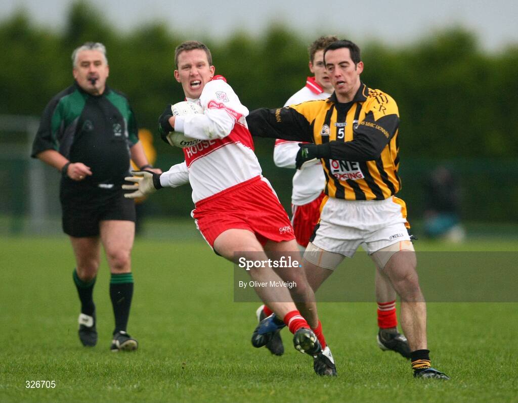 9 November 2008; Shane McDermott, St Patrick's, in action against Aaron Kernan, Crossmaglen Rangers. AIB Ulster Senior Club Football Championship quarter-final, Crossmaglen Rangers v St Patrick's, St Oliver Plunkett Park, Crossmaglen, Co. Armagh. Picture credit: Oliver McVeigh / SPORTSFILE