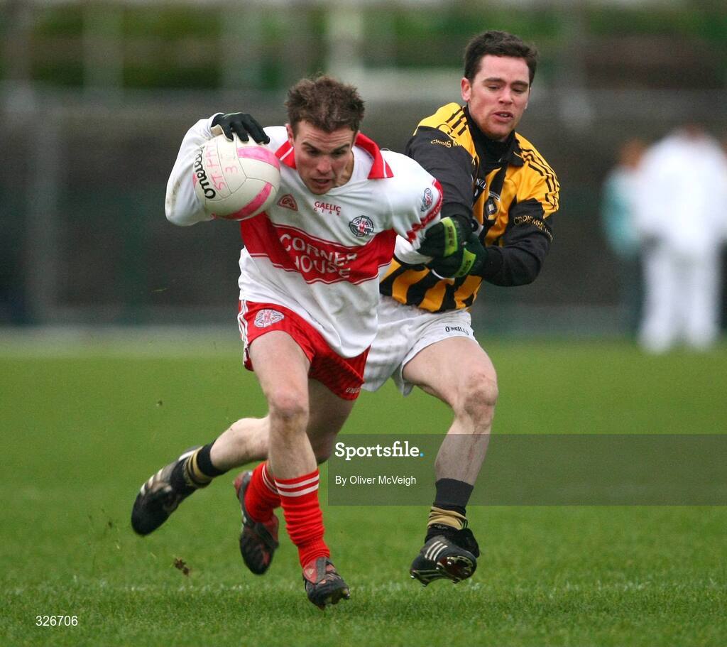 9 November 2008; Eamon Maguire, St Patrick's, in action against Ryan Carragher, Crossmaglen Rangers. AIB Ulster Senior Club Football Championship quarter-final, Crossmaglen Rangers v St Patrick's, St Oliver Plunkett Park, Crossmaglen, Co. Armagh. Picture credit: Oliver McVeigh / SPORTSFILE