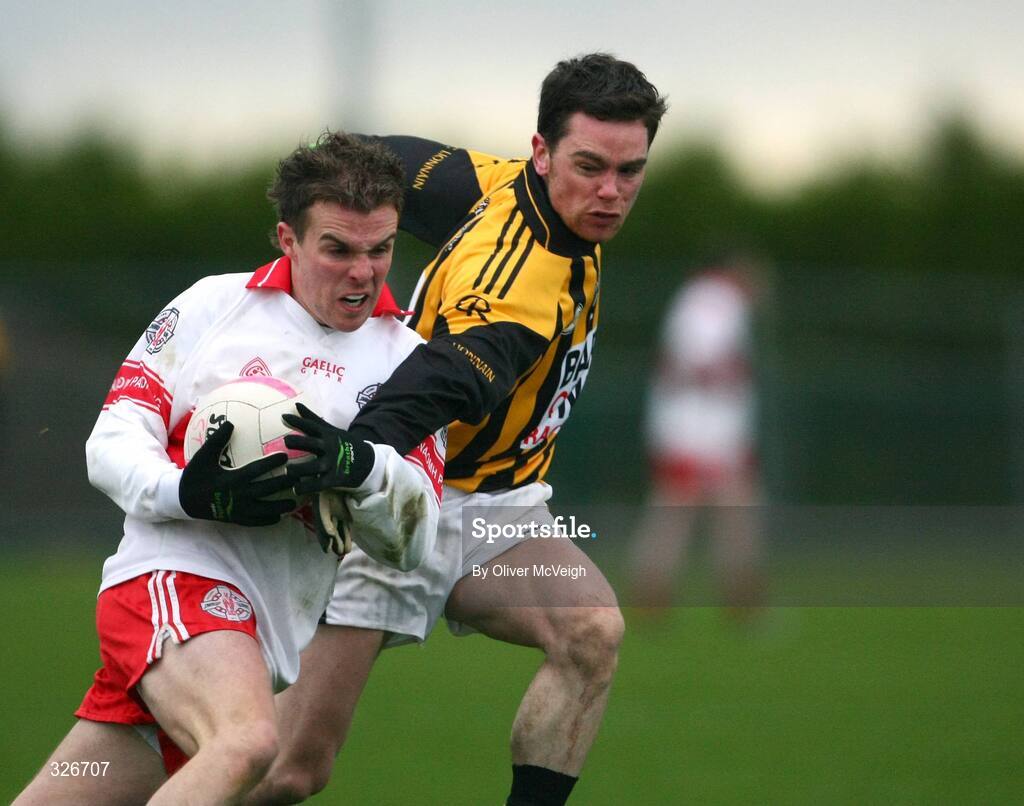 9 November 2008; Eamon Maguire, St Patrick's, in action against Ryan Carragher, Crossmaglen Rangers. AIB Ulster Senior Club Football Championship quarter-final, Crossmaglen Rangers v St Patrick's, St Oliver Plunkett Park, Crossmaglen, Co. Armagh. Picture credit: Oliver McVeigh / SPORTSFILE