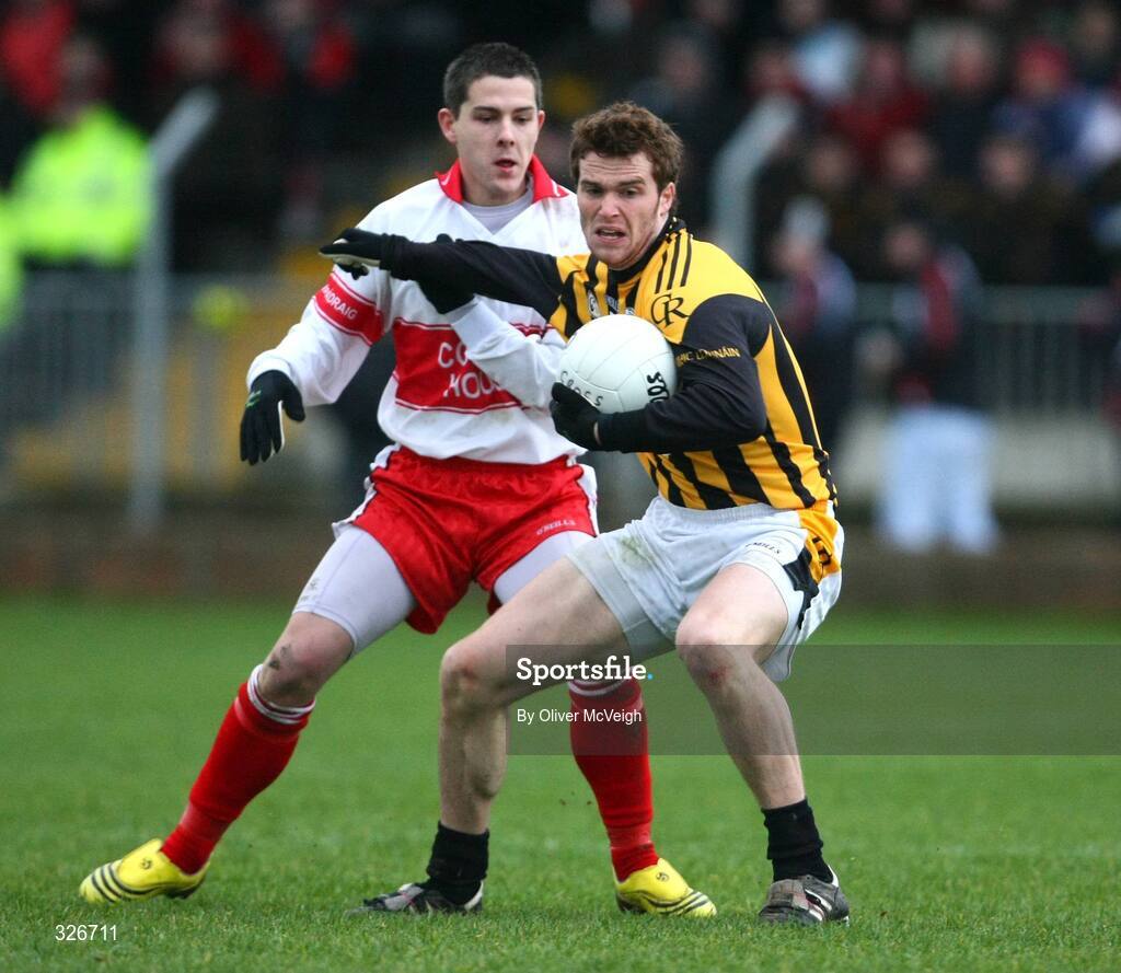 9 November 2008; Paul Kernan, Crossmaglen Rangers, in action against Patrick Cadden, St Patrick's. AIB Ulster Senior Club Football Championship quarter-final, Crossmaglen Rangers v St Patrick's, St Oliver Plunkett Park, Crossmaglen, Co. Armagh. Picture credit: Oliver McVeigh / SPORTSFILE