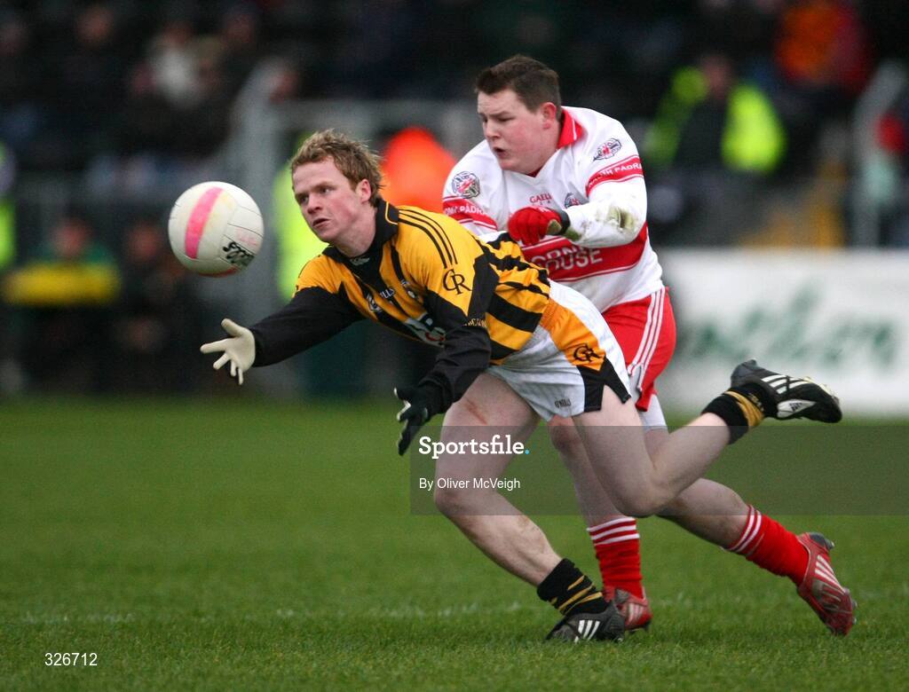 9 November 2008; Paul McKeown, Crossmaglen Rangers, in action against Jason Cadden, St Patrick's. AIB Ulster Senior Club Football Championship quarter-final, Crossmaglen Rangers v St Patrick's, St Oliver Plunkett Park, Crossmaglen, Co. Armagh. Picture credit: Oliver McVeigh / SPORTSFILE