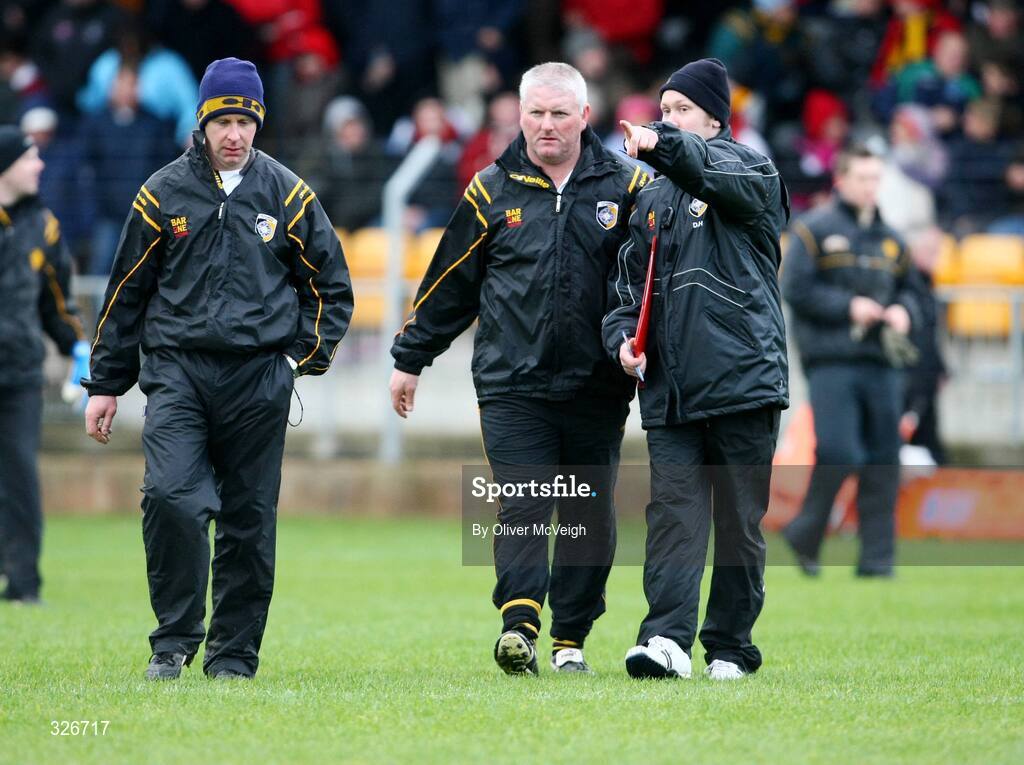9 November 2008; Crossmaglen Rangers manager, Donal Murtagh, centre, comes off at half-time with selectors, Martin Califf, left, and Seamus McGeown. AIB Ulster Senior Club Football Championship quarter-final, Crossmaglen Rangers v St Patrick's, St Oliver Plunkett Park, Crossmaglen, Co. Armagh. Picture credit: Oliver McVeigh / SPORTSFILE