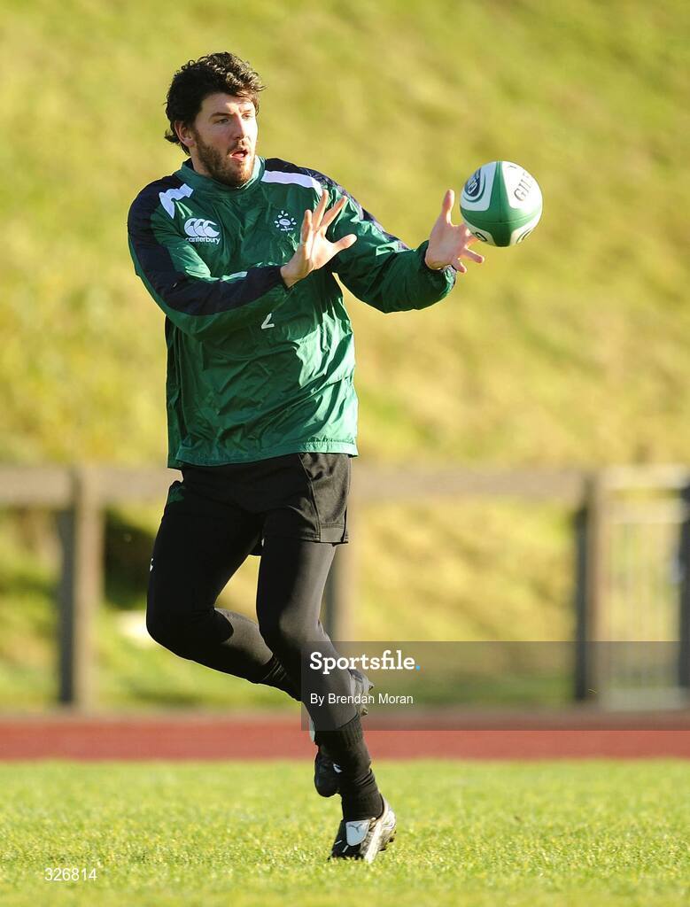 10 November 2008; Ireland's Shane Horgan takes a pass during rugby squad training. University of Limerick, Limerick. Picture credit: Brendan Moran / SPORTSFILE