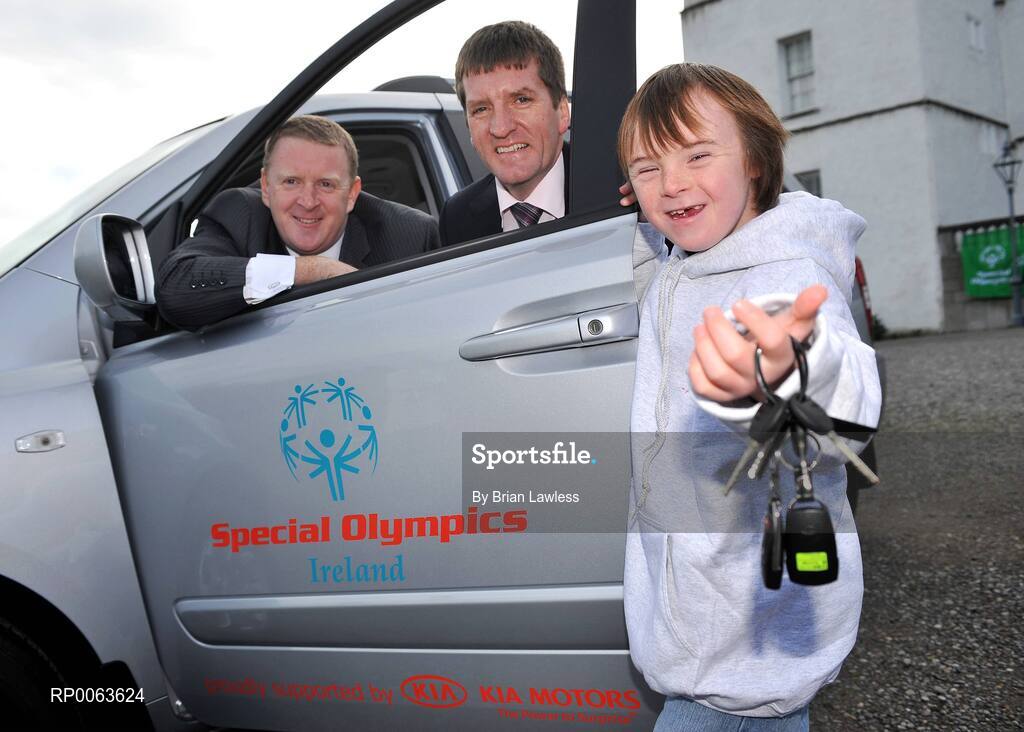 12 November 2008; At the announcement of Kia Motors Ireland’s partnership with Special Olympics Ireland is Special Olympics athlete Josh Hennessy with James Brooks, Managing Director, Kia Motors Ireland, left, and Matt English, CEO of Special Olympics Ireland. Kia Motors Ireland has donated 5 Kia Carnivals to Special Olympics to help the organisation to fulfil its promise of changing the lives of people with an intellectual disability throughout the island of Ireland. Rathfarnham, Dublin. Picture credit: Brian Lawless / SPORTSFILE