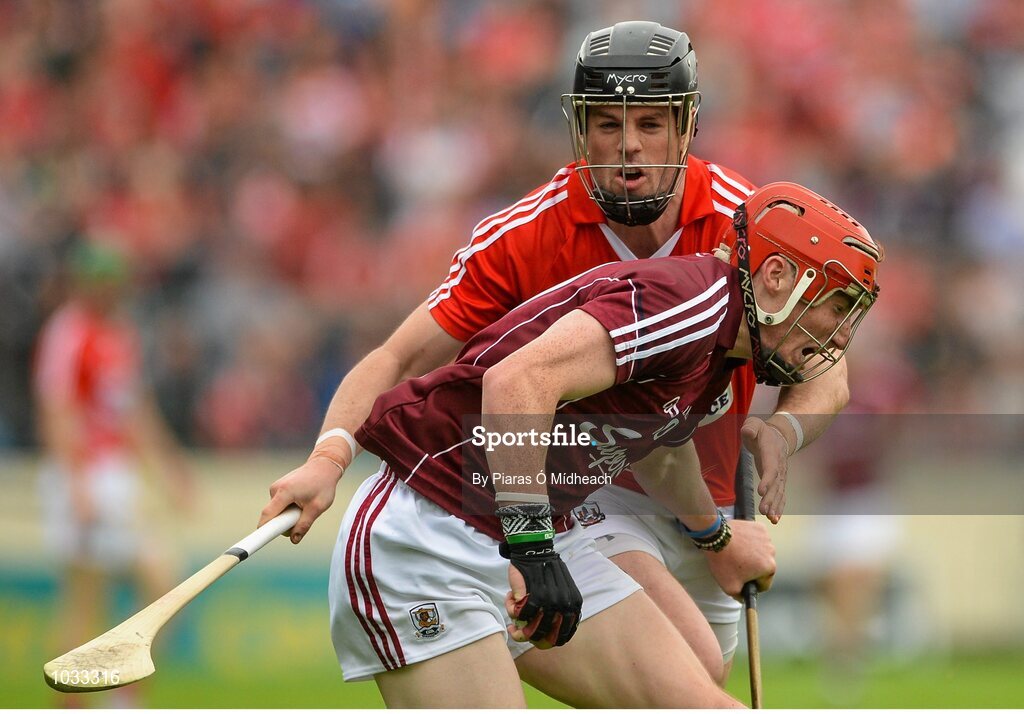 26 July 2015; Conor Whelan, Galway, in action against Shane O'Neill, Cork. GAA Hurling All-Ireland Senior Championship, Quarter-Final, Galway v Cork. Semple Stadium, Thurles, Co. Tipperary. Picture credit: Piaras Ó Mídheach / SPORTSFILE
