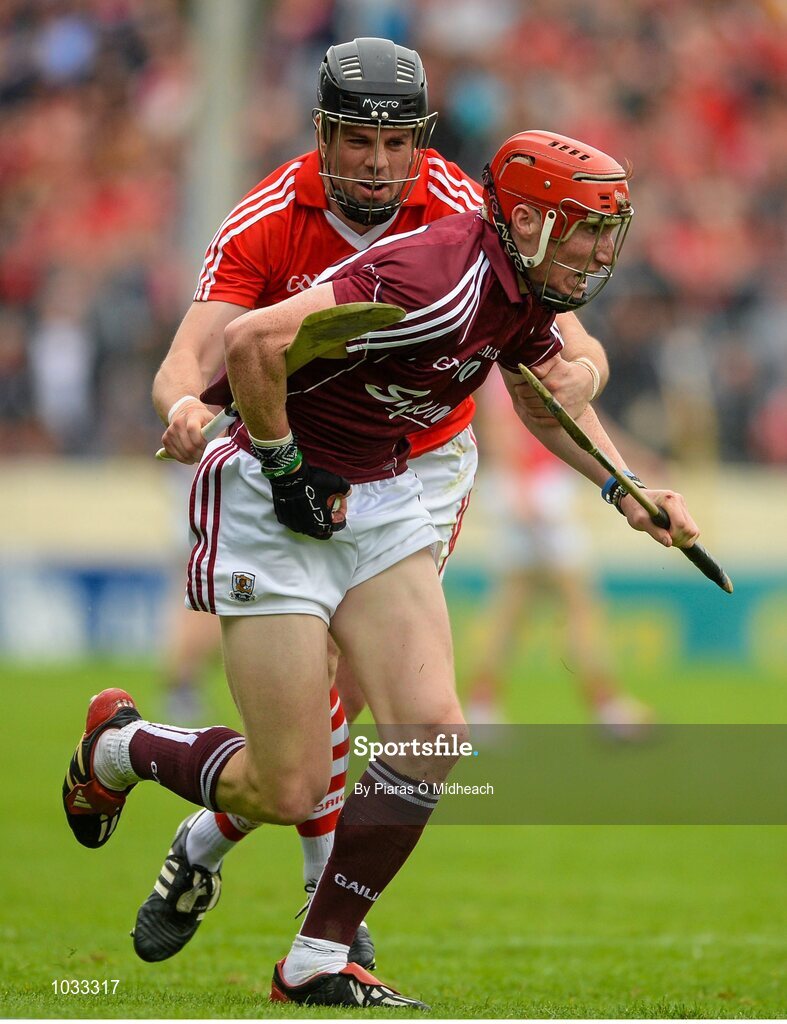 26 July 2015; Conor Whelan, Galway, in action against Shane O'Neill, Cork. GAA Hurling All-Ireland Senior Championship, Quarter-Final, Galway v Cork. Semple Stadium, Thurles, Co. Tipperary. Picture credit: Piaras Ó Mídheach / SPORTSFILE
