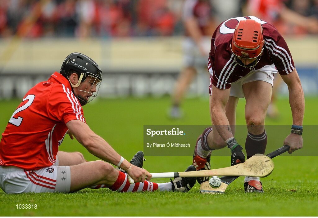 26 July 2015; Conor Whelan, Galway, in action against Shane O'Neill, Cork. GAA Hurling All-Ireland Senior Championship, Quarter-Final, Galway v Cork. Semple Stadium, Thurles, Co. Tipperary. Picture credit: Piaras Ó Mídheach / SPORTSFILE